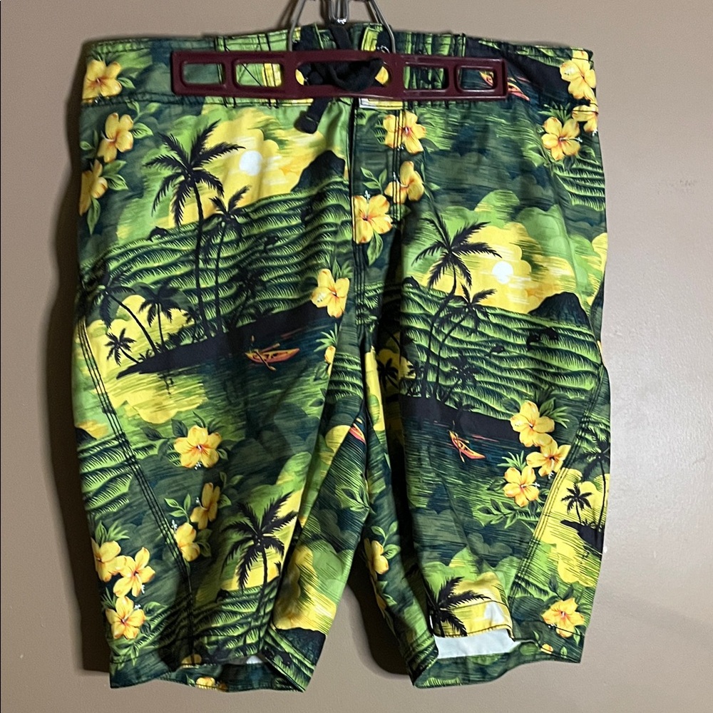 😄Old navy swim trunks skater shorts Hawaiian medium